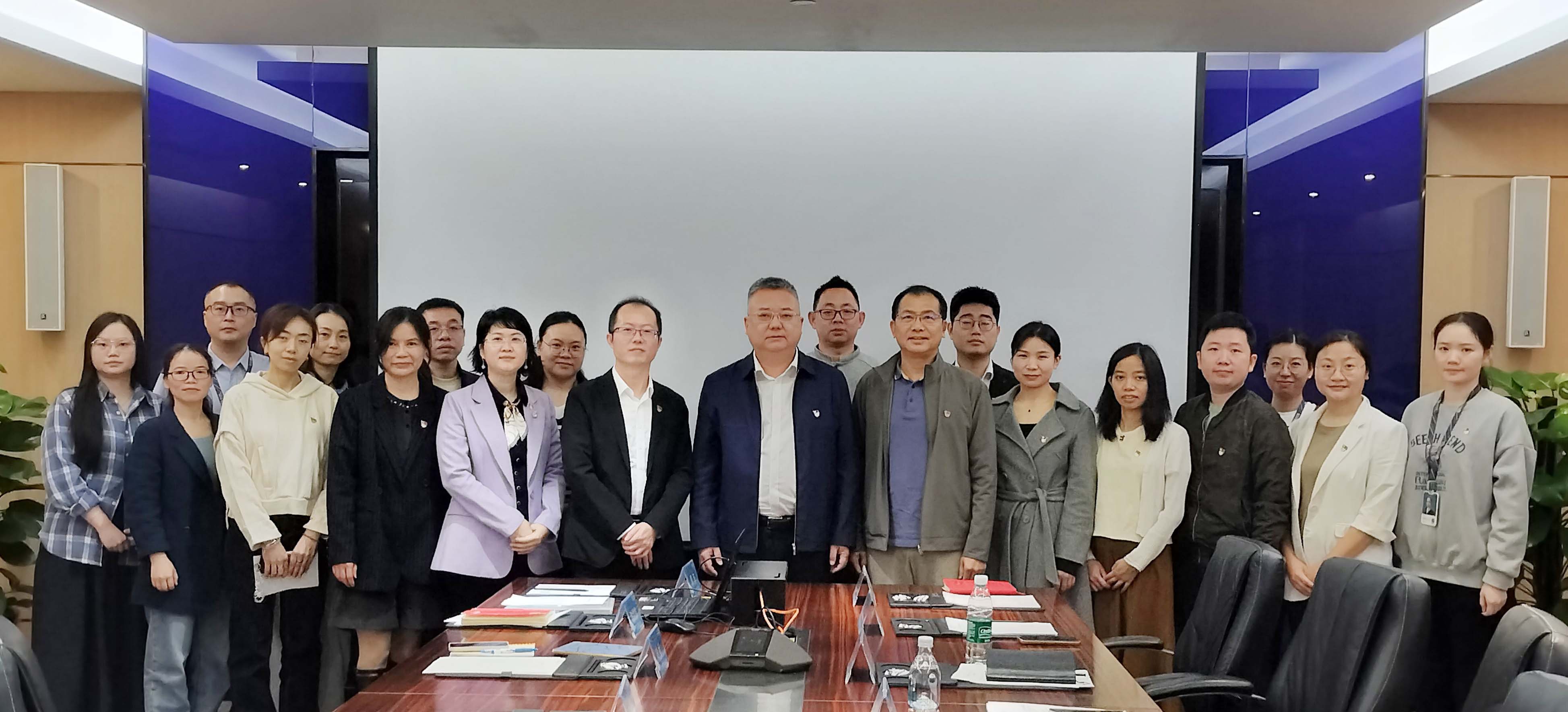 李程任深圳市jinnianhui今年会供应链股份有限公司党委书记，钟志华任党委副书记、纪委书记